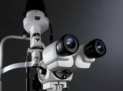 Микроскоп щелевых ламп Huvitz серии HS построен по схеме Галлилея