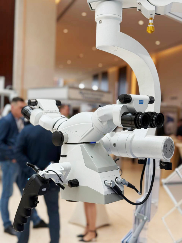 Операционный микроскоп OMS3500 — универсальная система для нейрохирургии, спинальной и реконструктивной хирургии. Операционный микроскоп OMS3500 — универсальная система для нейрохирургии, спинальной и реконструктивной хирургии.